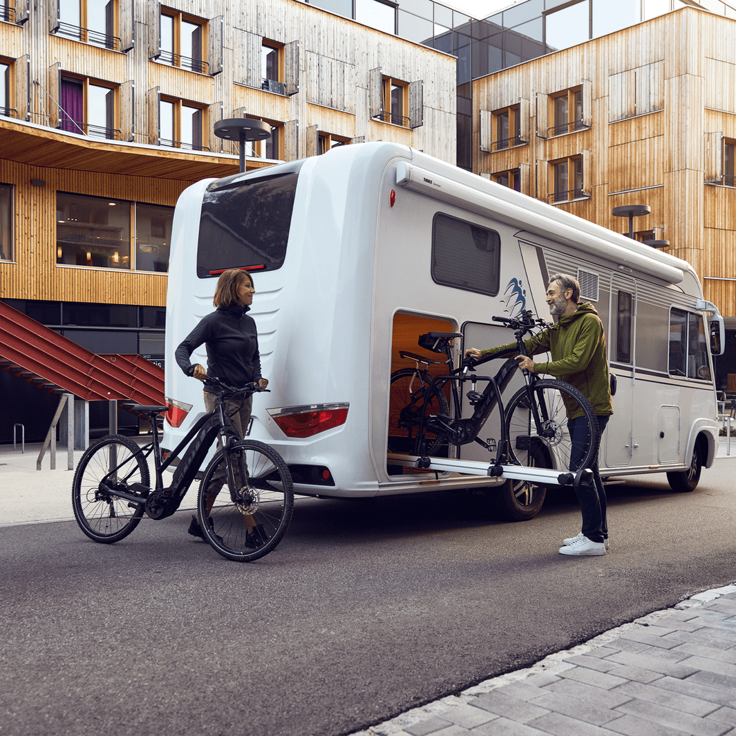 Thule VeloSlide lyhyt pyöräteline. Ei sisällä asennuskiskot.